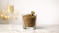 Chiave nel bicchiere con lenticchie a Capodanno: significato e come si fa