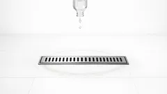 Aceto bianco negli scarichi: il trucco semplice per eliminare cattivi odori e calcare