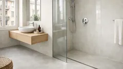 Doccia walk-in a filo pavimento: perché rende il bagno più grande e più facile da pulire